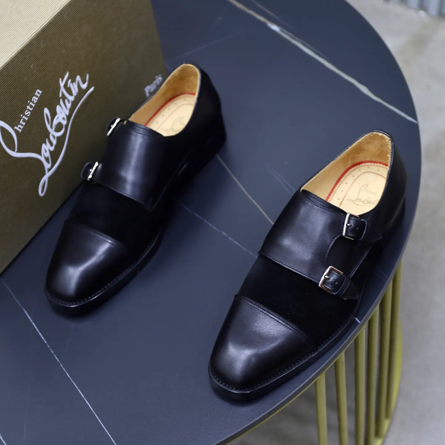 Ex-factory price: 620💰Christia*.Loubouti*🆑High-end men’s business formal leather shoes | Classic red sole shoes | Original imported first-layer cowhide | Water-dyed cowhide lining | Italian imported red rubber outsole | High-end luxury | Perfect interpretation of fashion, sunshine, style, suitable for various occasions Size: 39-44 (38.45 custom-made)